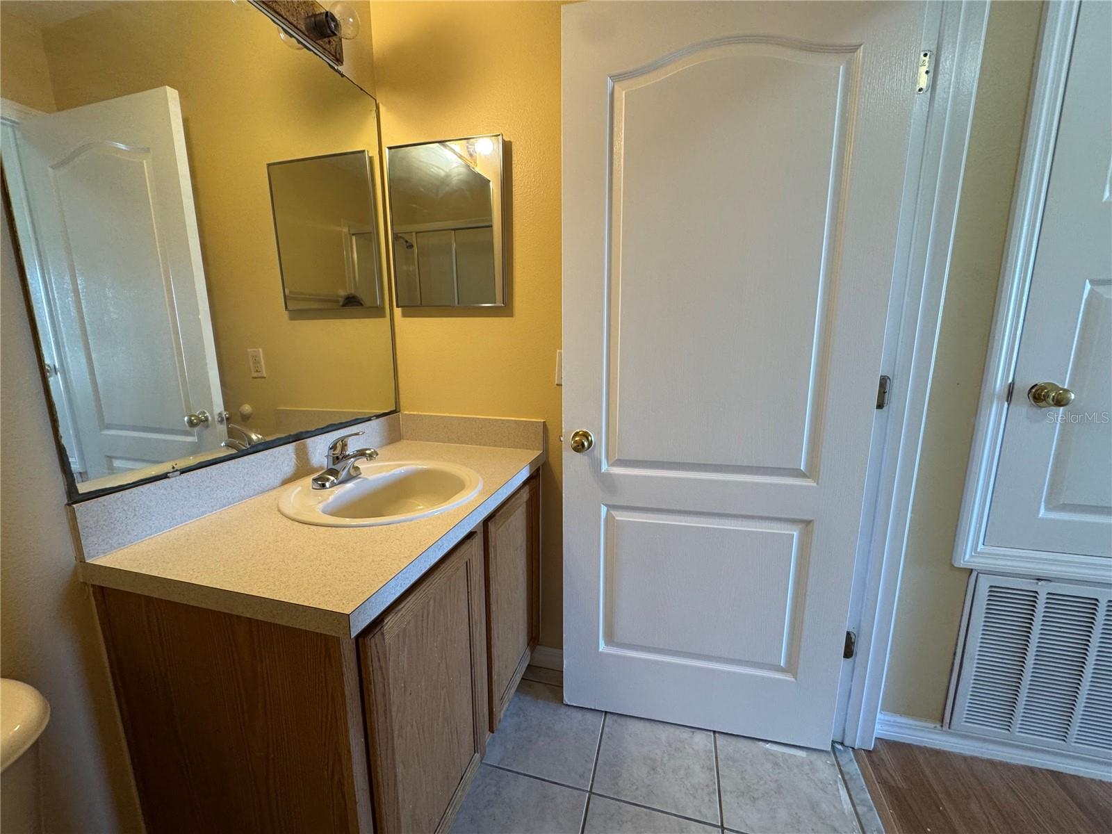 Image 38 of 42 For 1560 Tiverton Boulevard