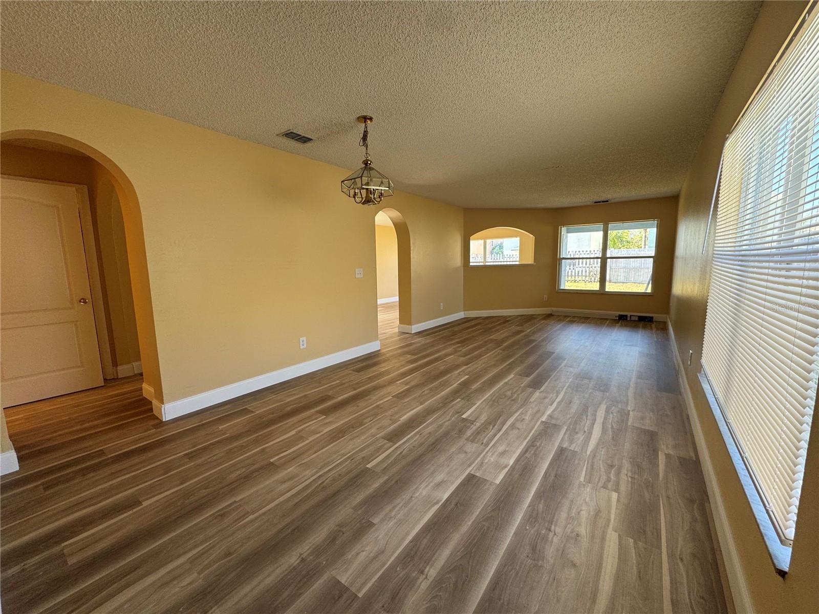 Image 8 of 42 For 1560 Tiverton Boulevard
