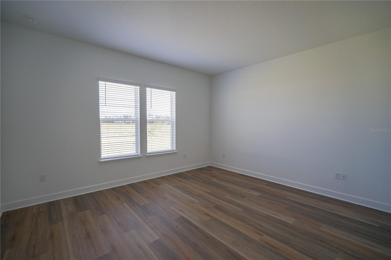 Image 4 of 14 For 18 Silver Glen Drive