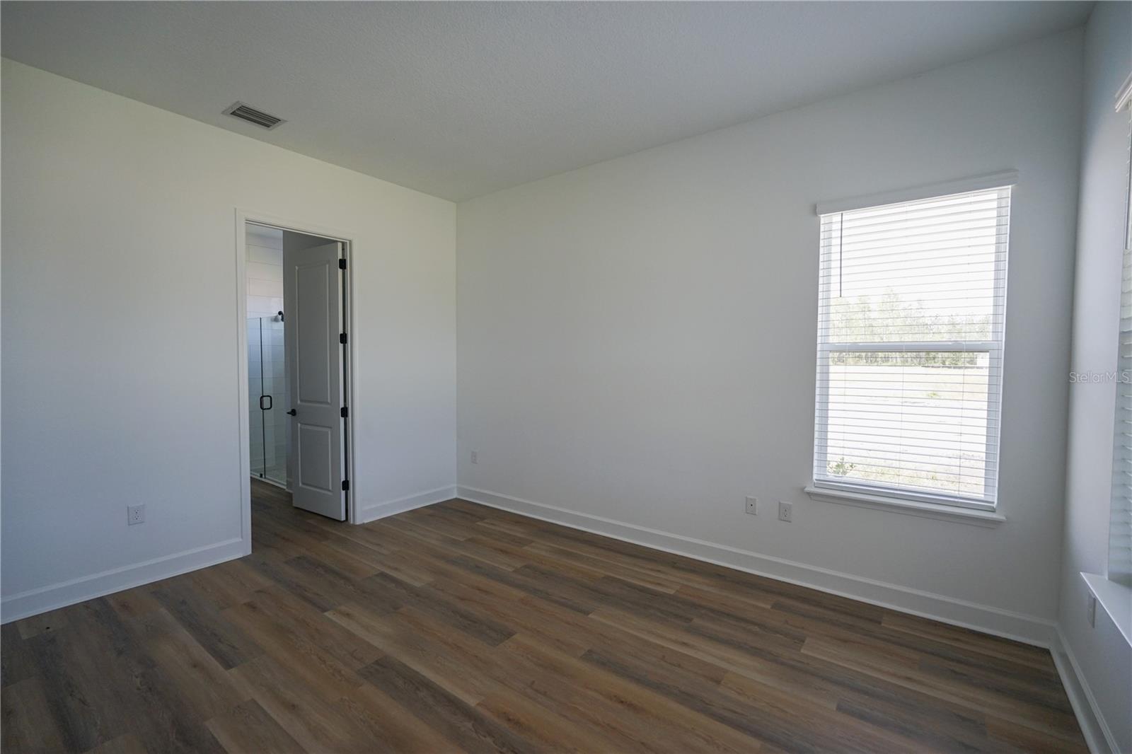 Image 5 of 14 For 18 Silver Glen Drive