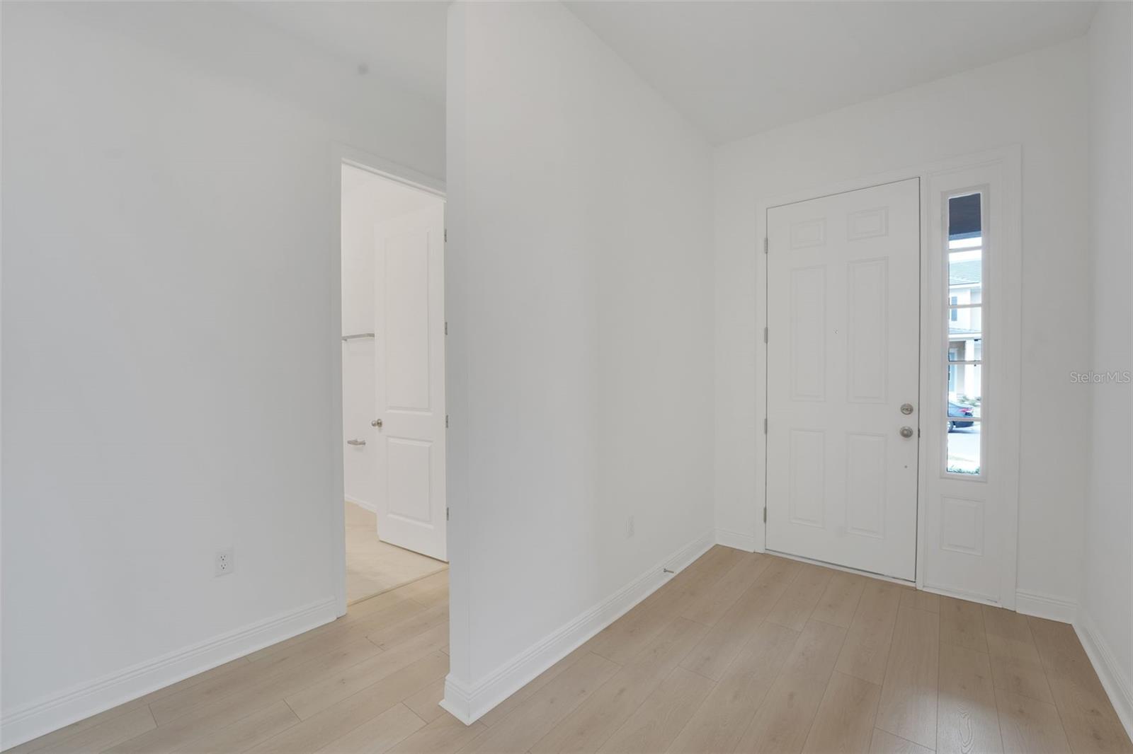 Image 11 of 41 For 14347 Crest Palm Avenue