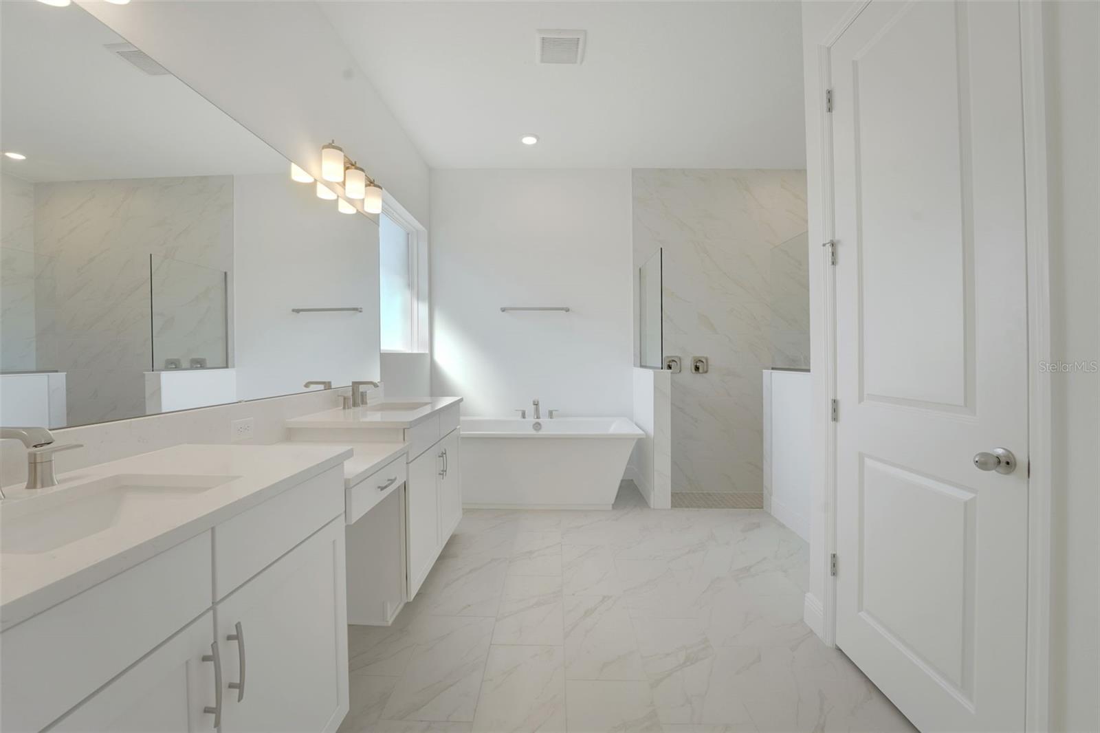 Image 17 of 41 For 14347 Crest Palm Avenue