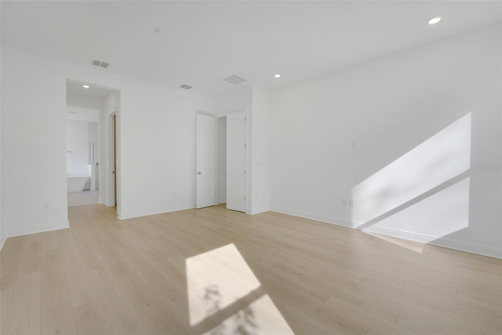 Image 19 of 41 For 14347 Crest Palm Avenue