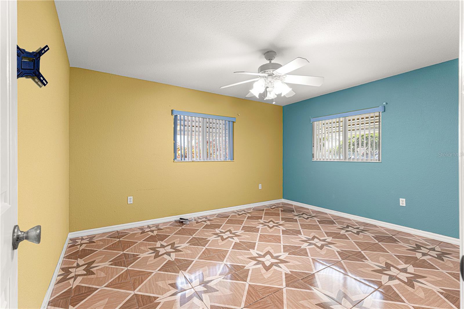 Image 11 of 52 For 17594 95th Circle