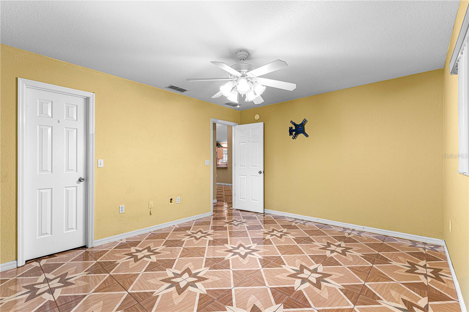 Image 12 of 52 For 17594 95th Circle