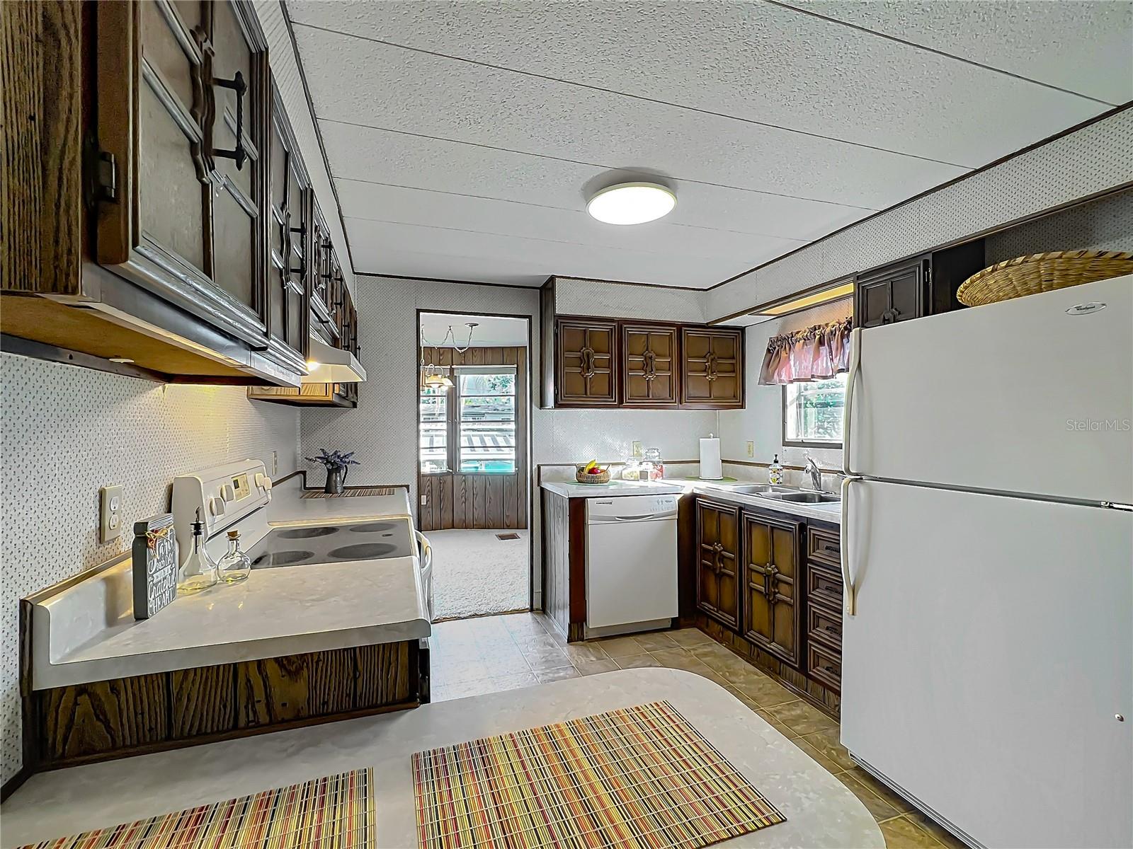Image 14 of 63 For 12706 Lake Dora Circle