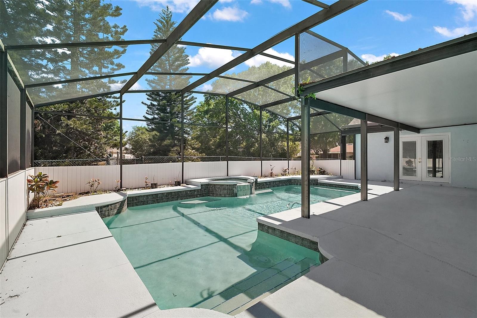 Image 33 of 40 For 2635 Gables Drive