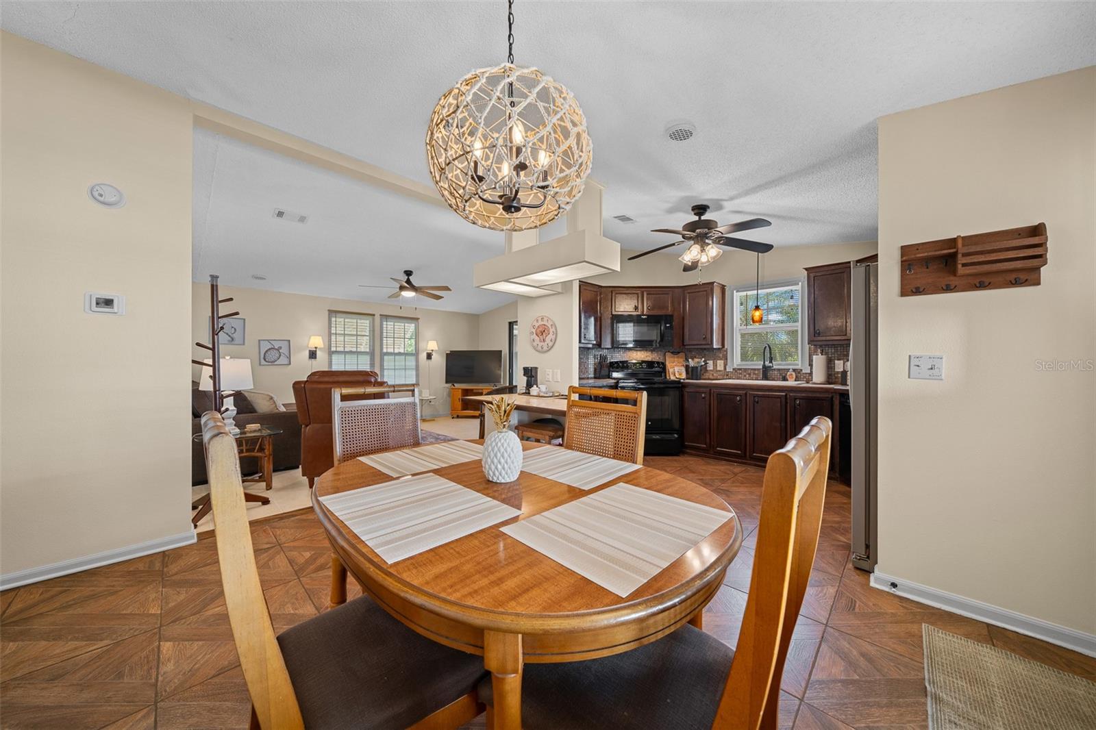 Image 14 of 55 For 1541 Doral Circle