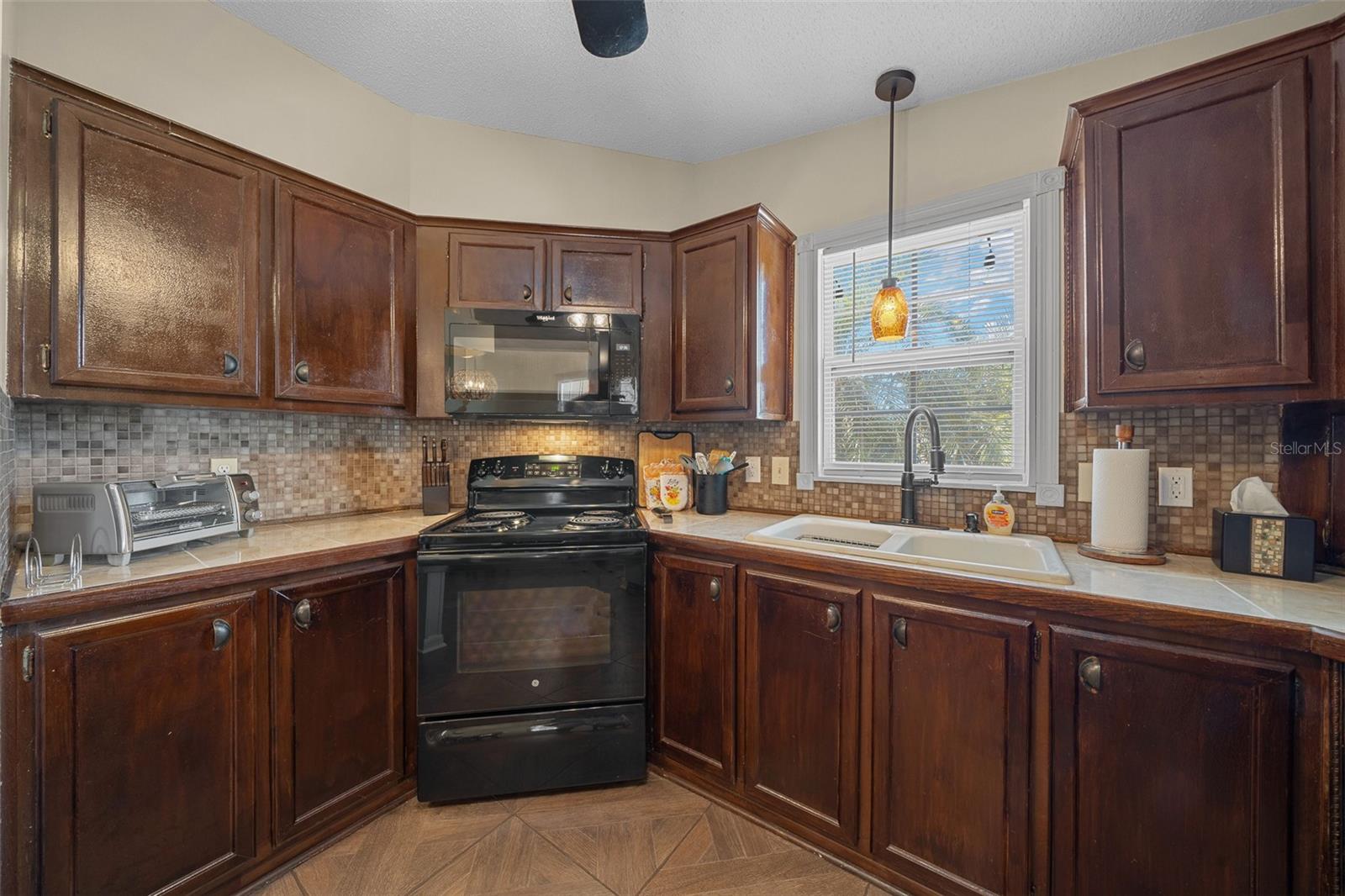 Image 7 of 55 For 1541 Doral Circle