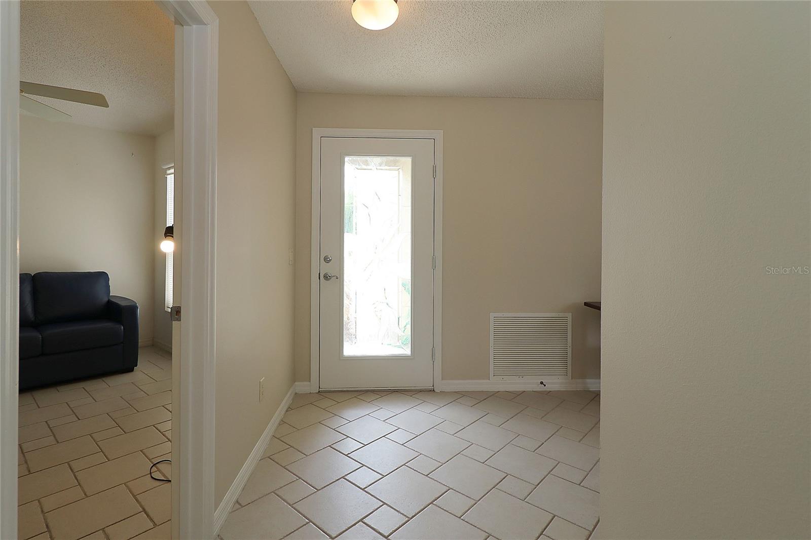 Image 4 of 47 For 1135 Easley Way