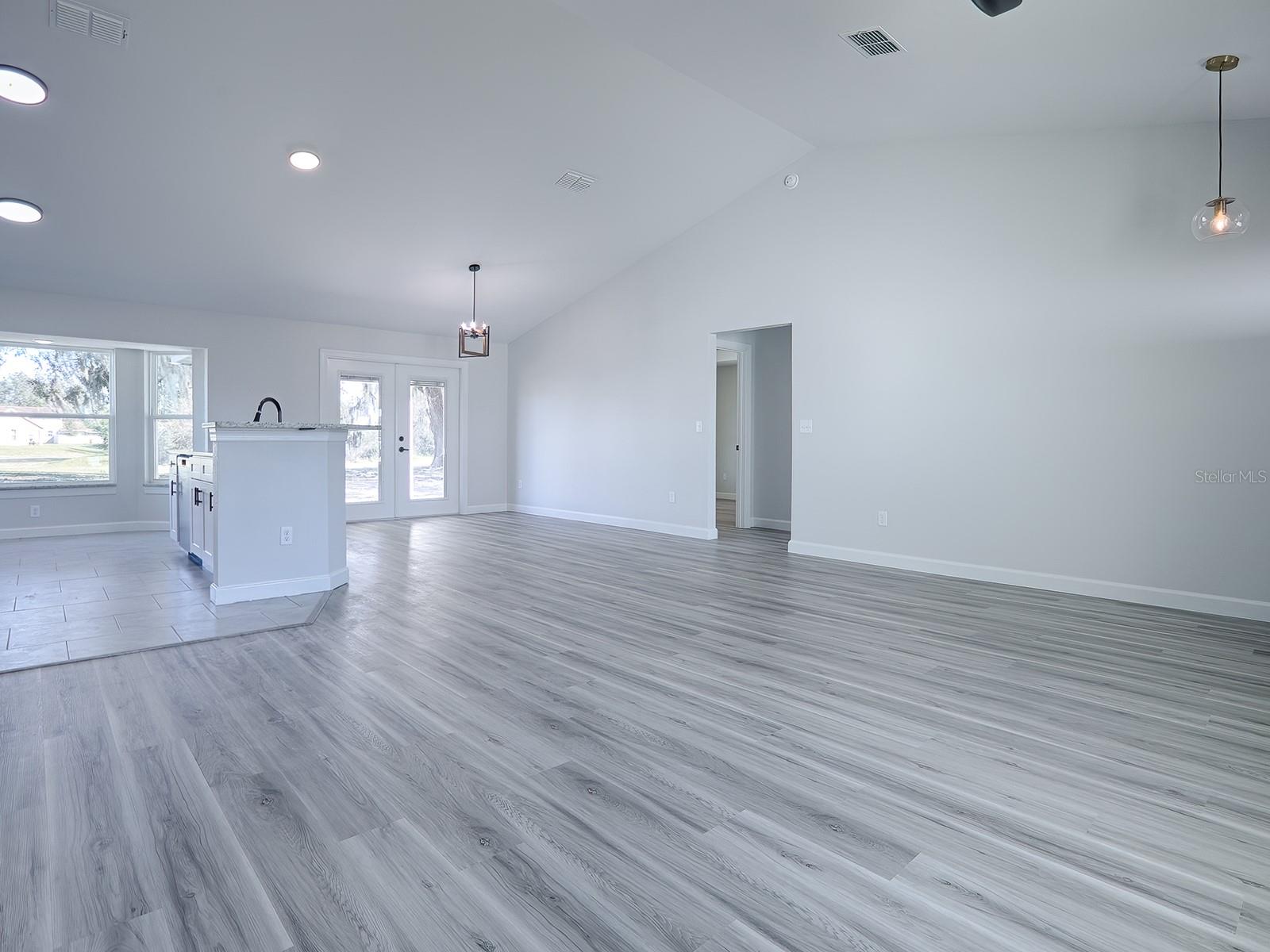 Image 25 of 49 For 2581 75th Boulevard