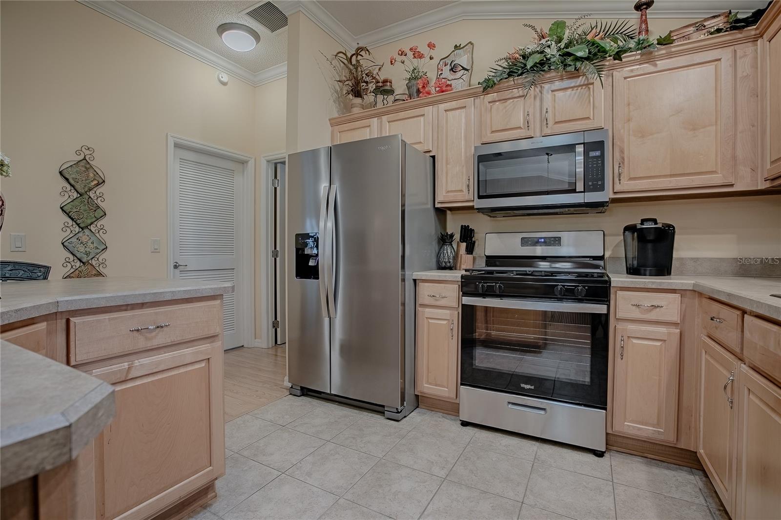 Image 13 of 56 For 725 Beldon Court