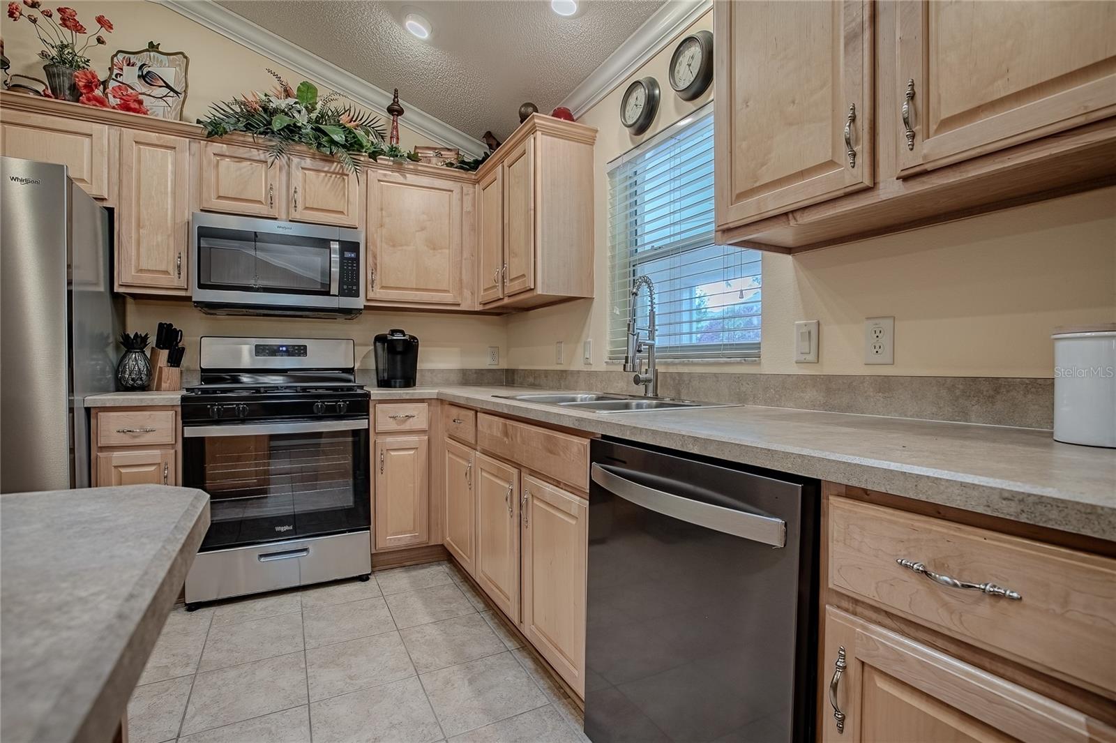 Image 15 of 56 For 725 Beldon Court