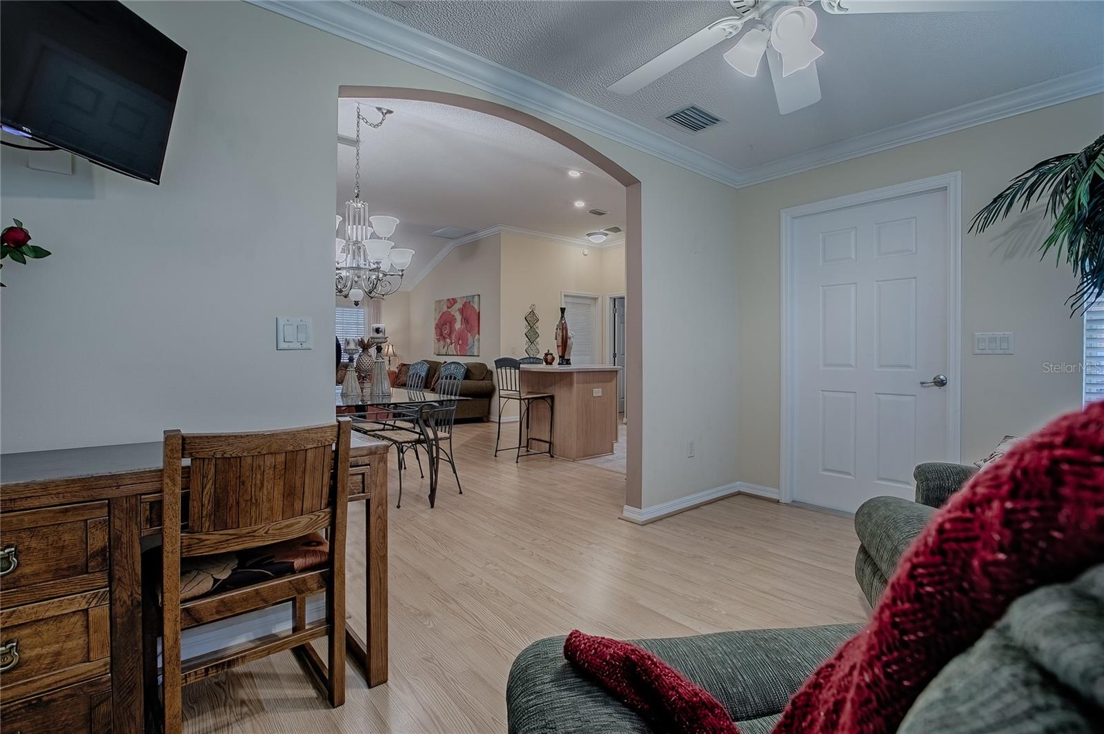 Image 16 of 56 For 725 Beldon Court