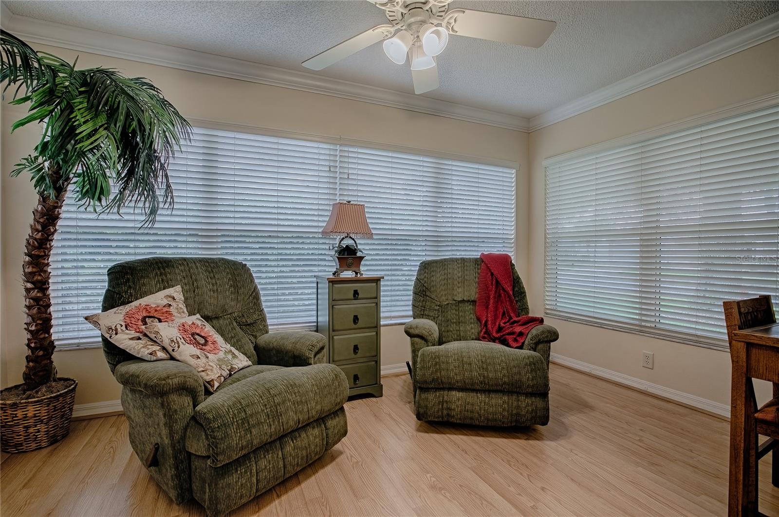 Image 17 of 56 For 725 Beldon Court