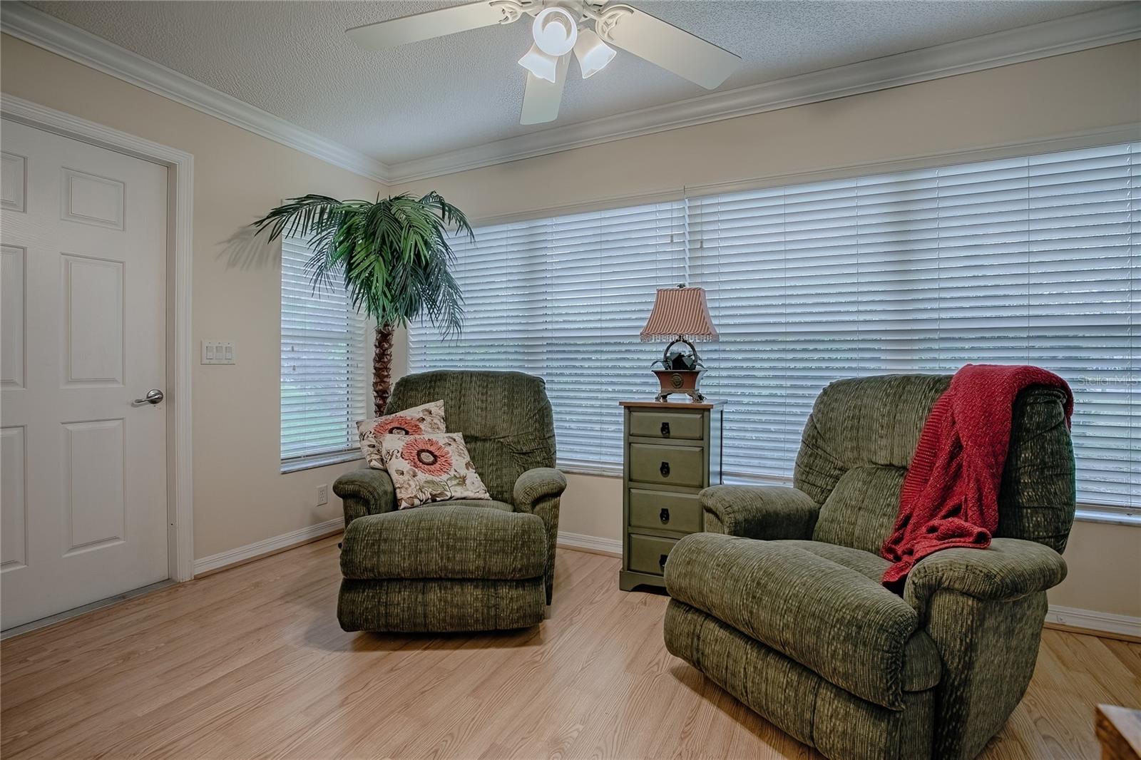 Image 18 of 56 For 725 Beldon Court