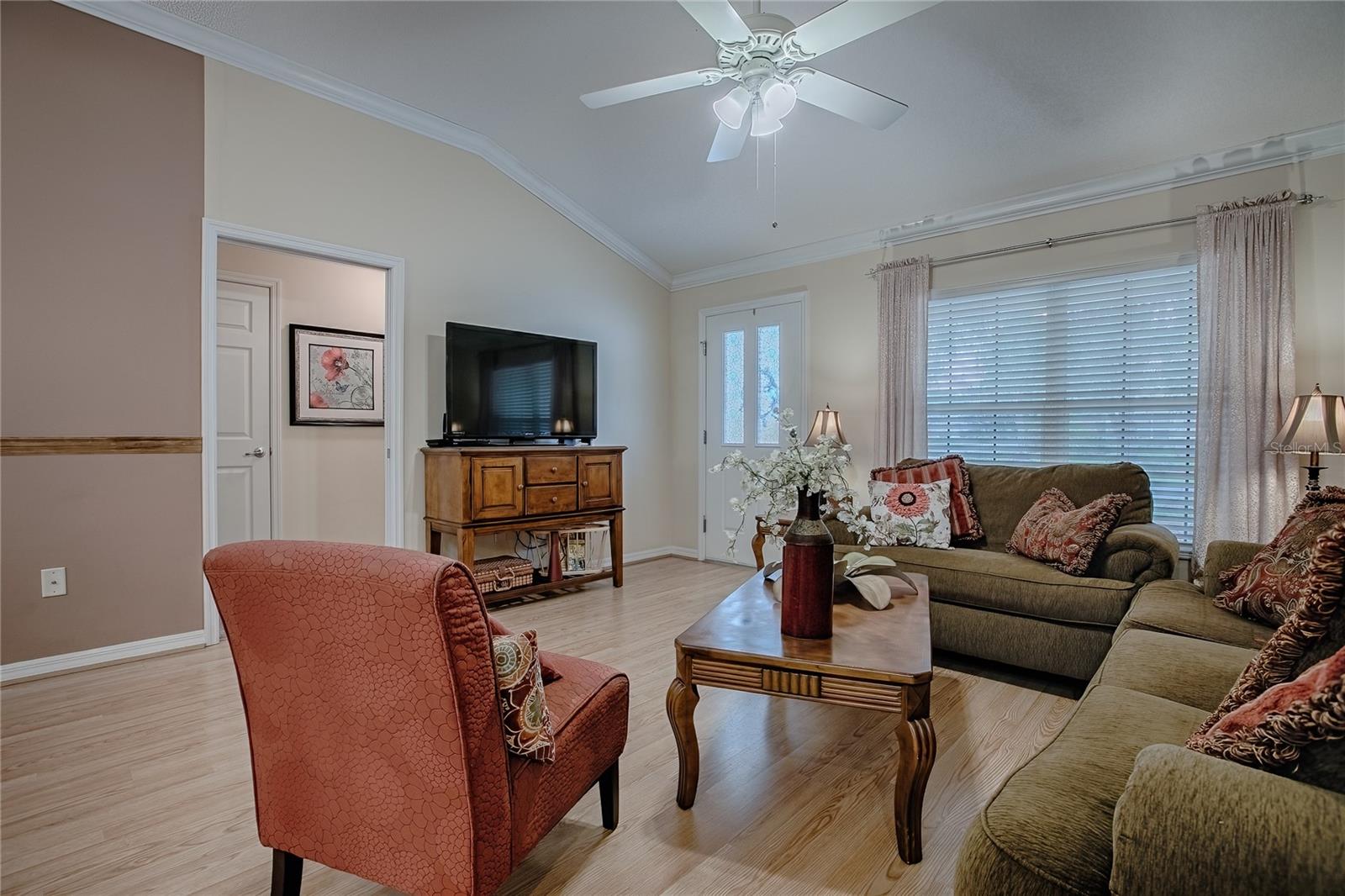 Image 8 of 56 For 725 Beldon Court