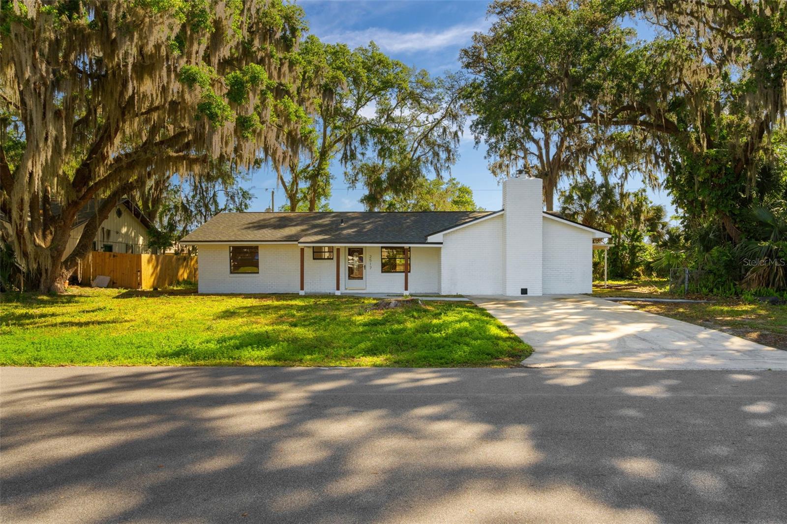 Image 2 of 32 For 2517 Royal Palm Drive