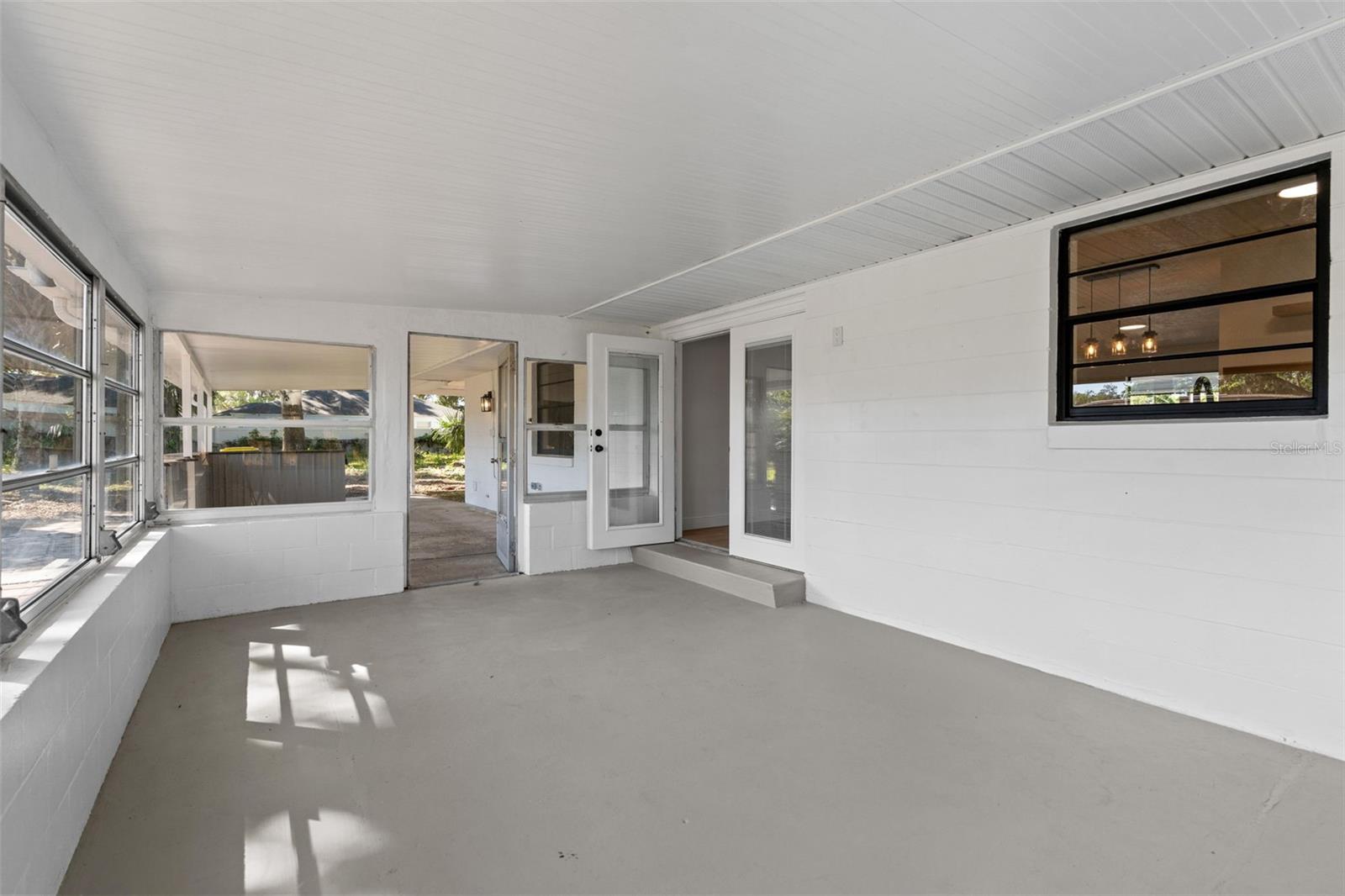Image 27 of 32 For 2517 Royal Palm Drive