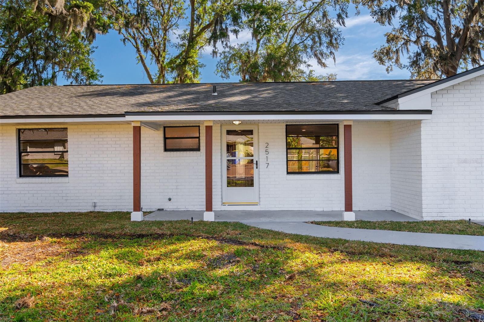 Image 4 of 32 For 2517 Royal Palm Drive