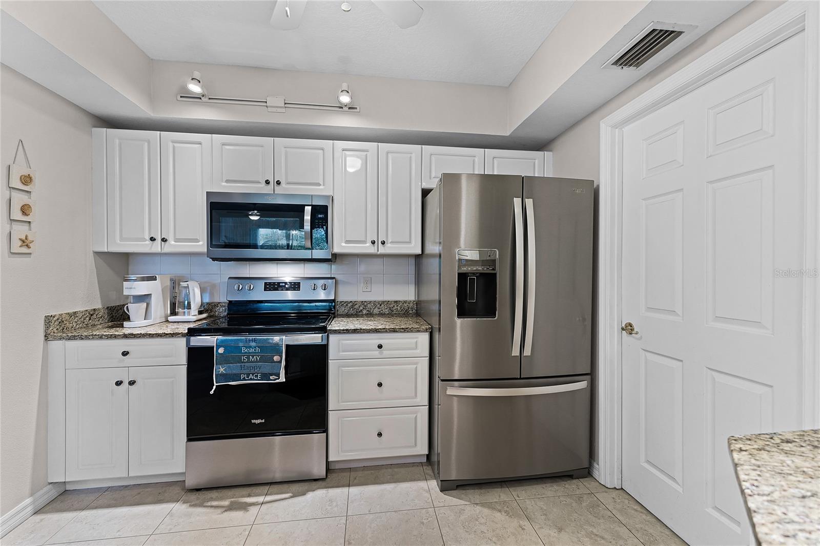 Image 10 of 51 For 5300 Atlantic Avenue 16-202