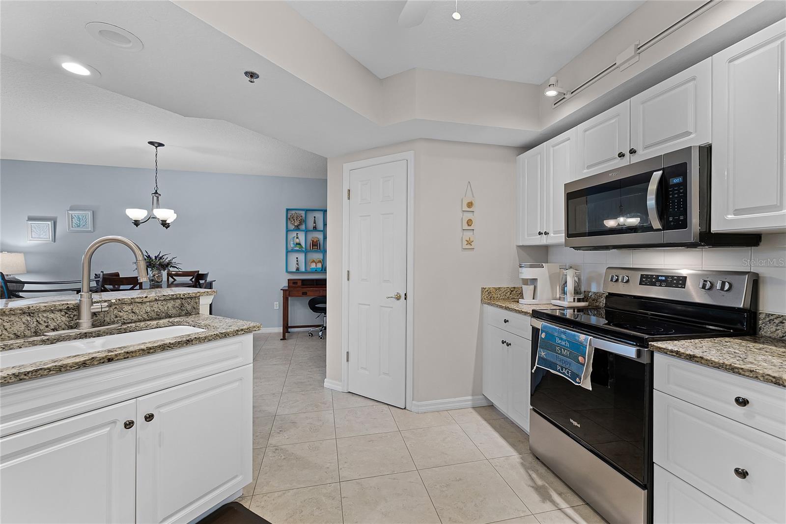 Image 9 of 51 For 5300 Atlantic Avenue 16-202