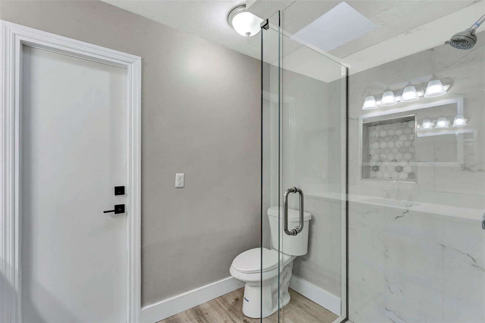Image 13 of 25 For 1566 Lawndale Circle