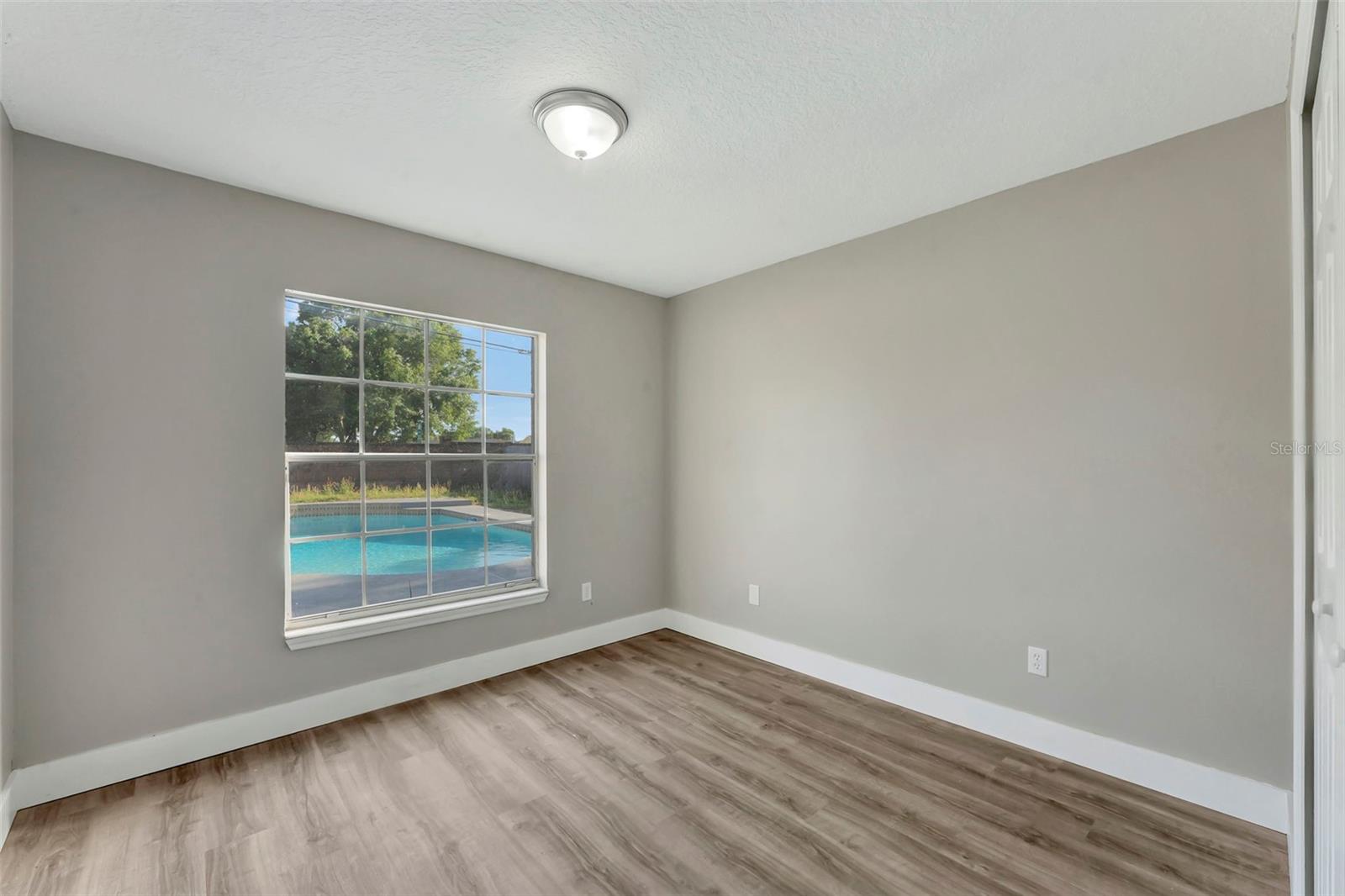 Image 14 of 25 For 1566 Lawndale Circle