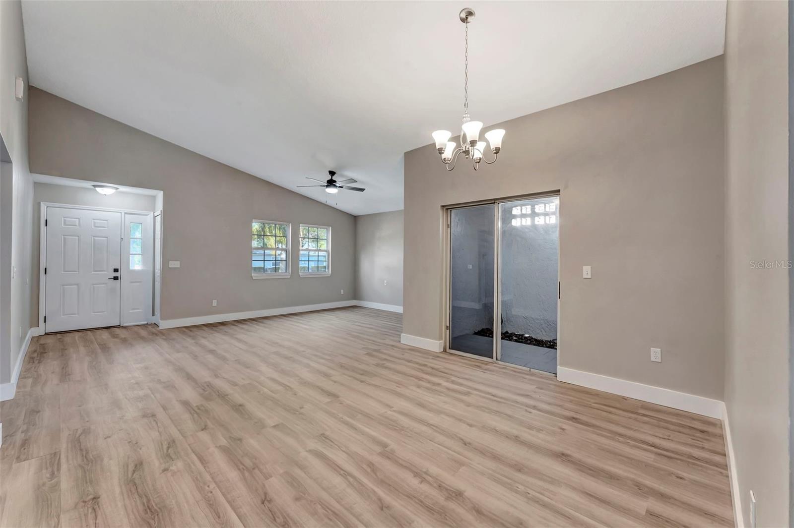 Image 3 of 25 For 1566 Lawndale Circle