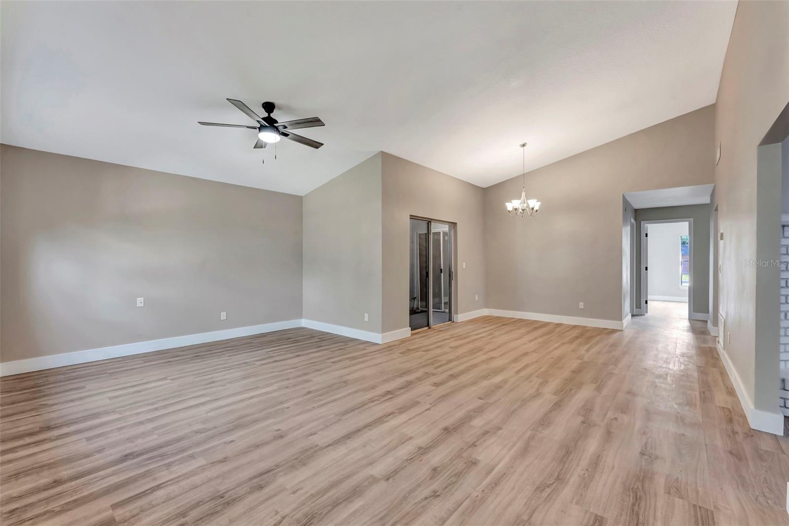 Image 4 of 25 For 1566 Lawndale Circle