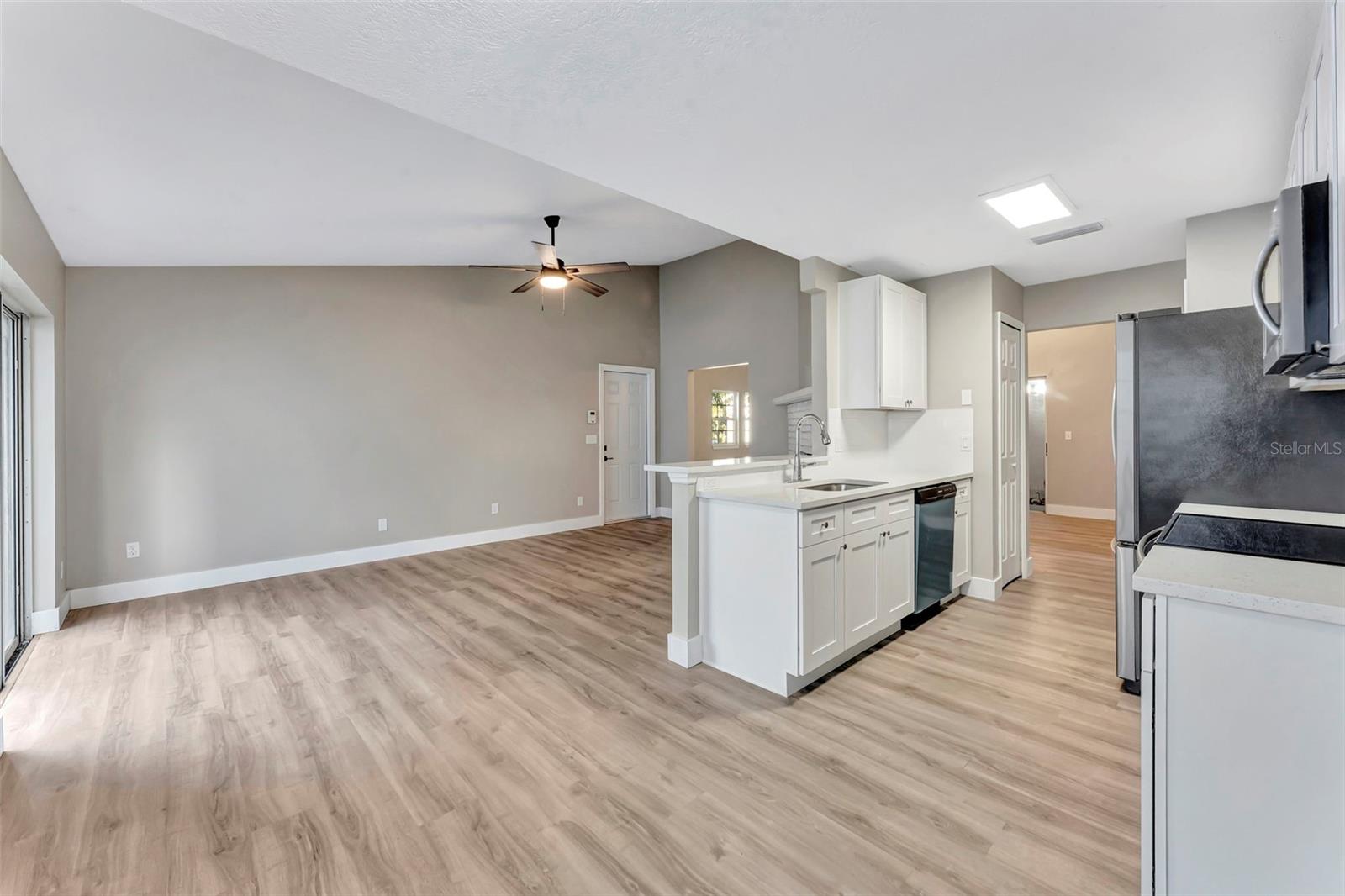 Image 5 of 25 For 1566 Lawndale Circle