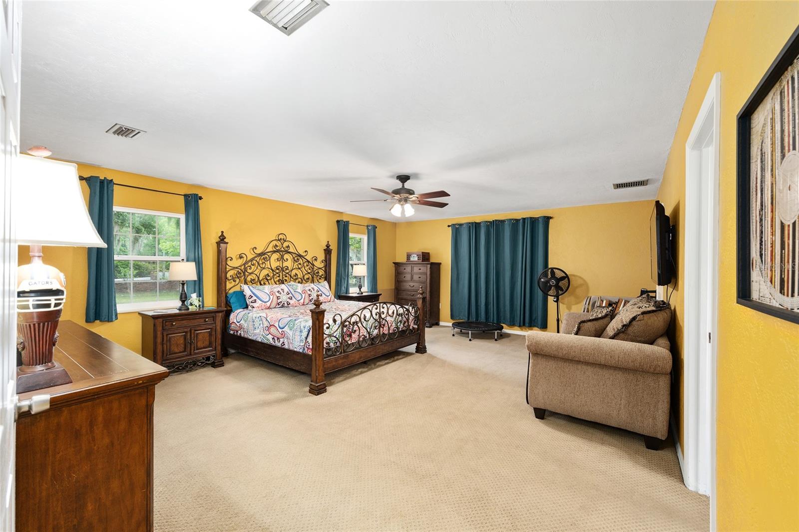 Image 19 of 47 For 400 35th Street