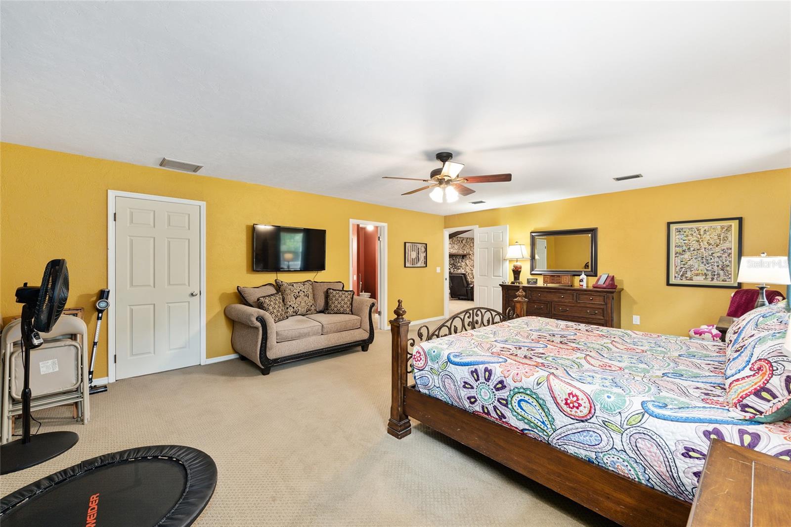 Image 21 of 47 For 400 35th Street