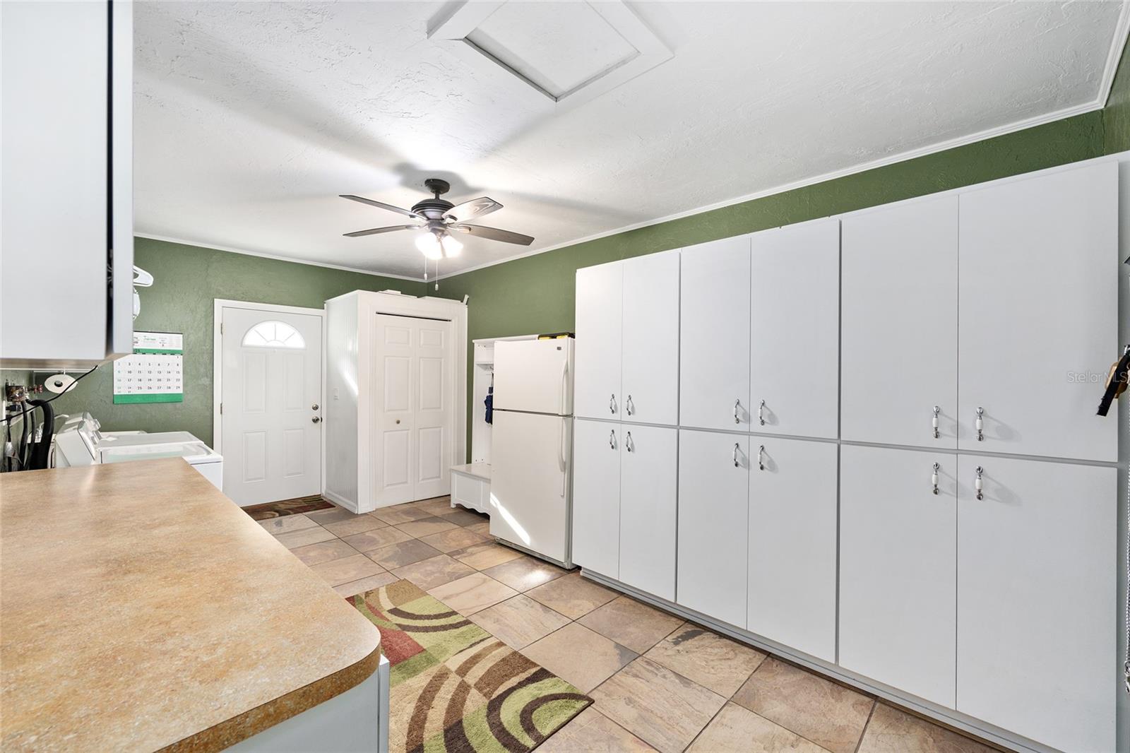 Image 34 of 47 For 400 35th Street