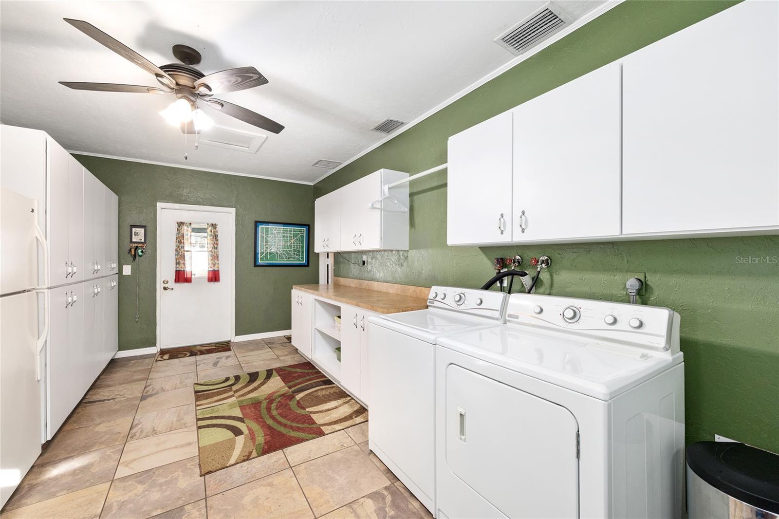 Image 35 of 47 For 400 35th Street