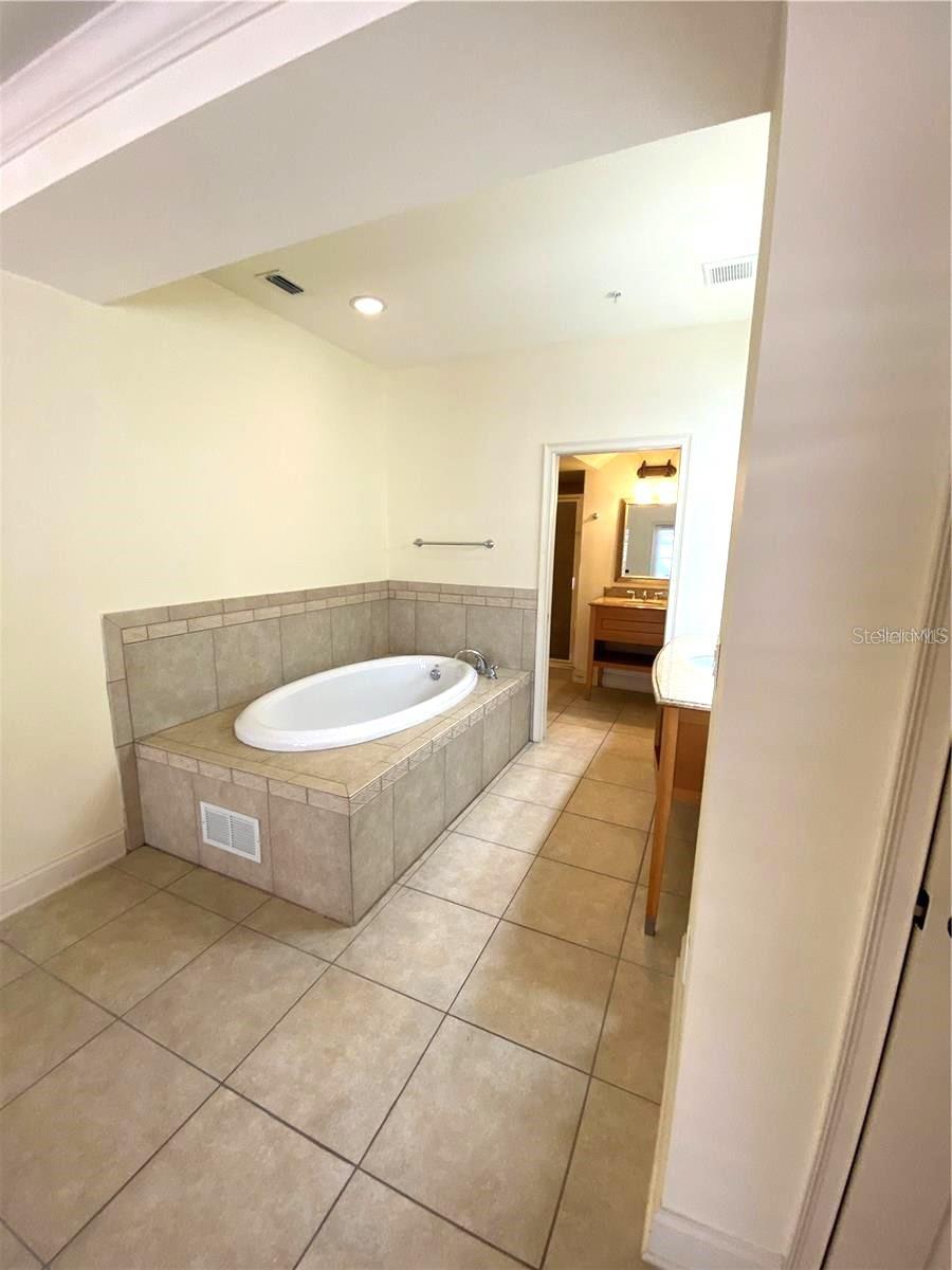 Image 11 of 18 For 3008 Bella Vista Drive