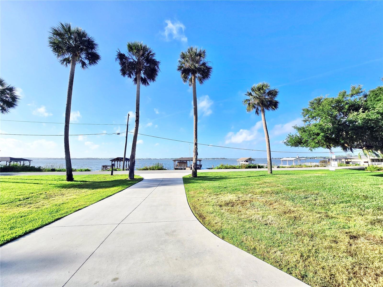 Image 6 of 56 For 2037 Lakeshore Drive
