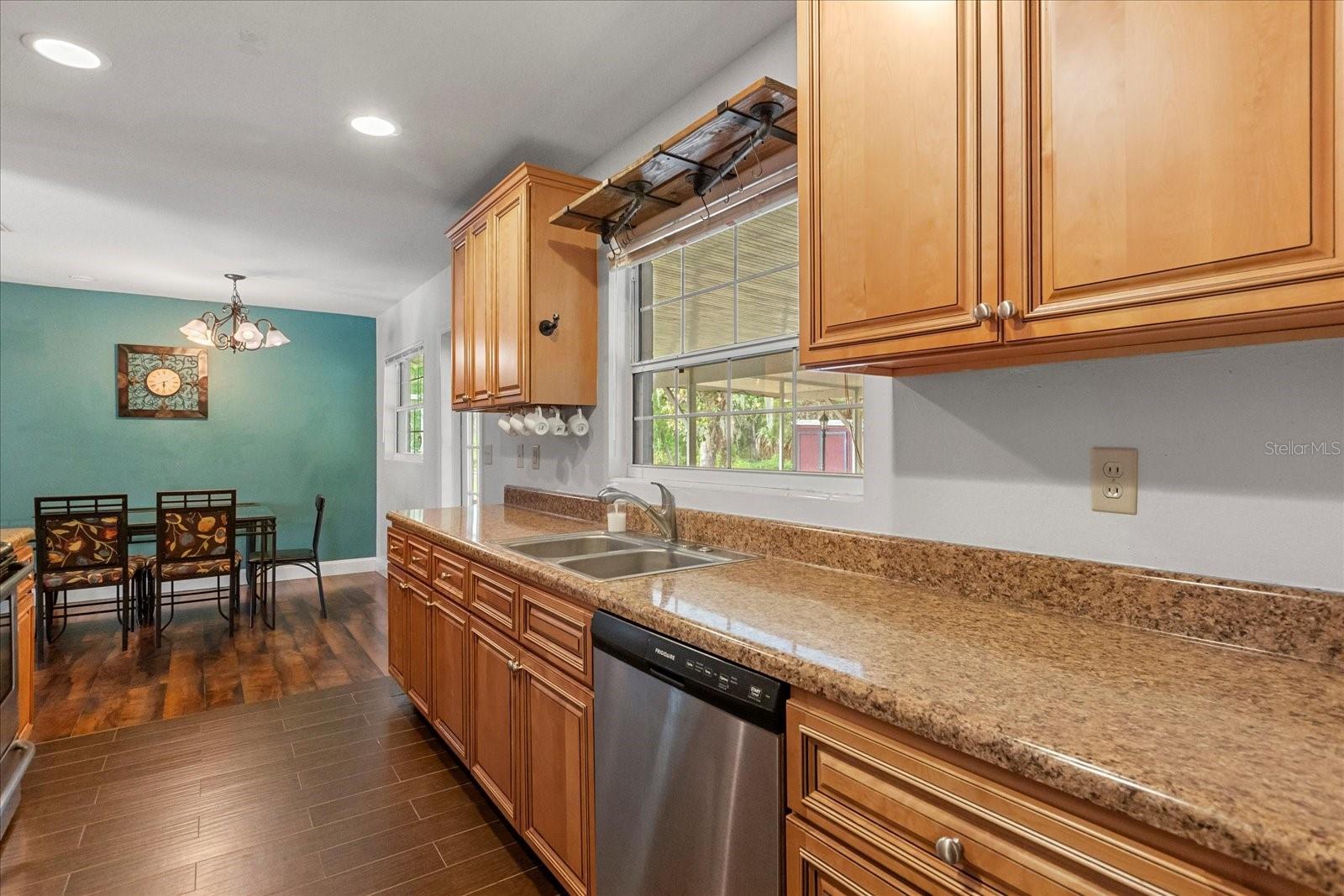 Image 11 of 33 For 4251 Magnolia Avenue