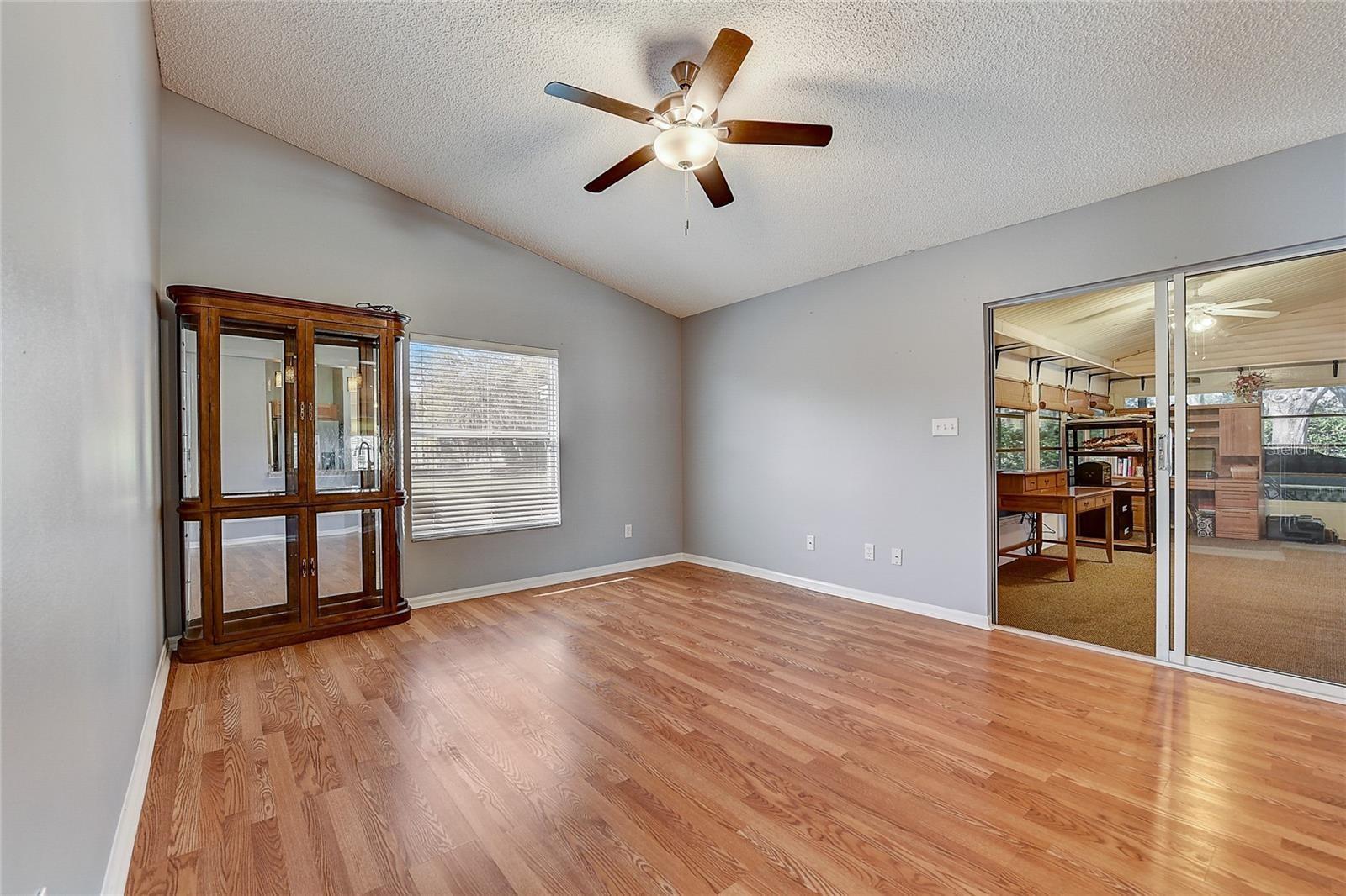Image 10 of 38 For 25273 Lost Oak Circle