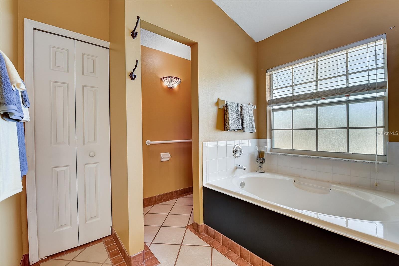 Image 15 of 38 For 25273 Lost Oak Circle