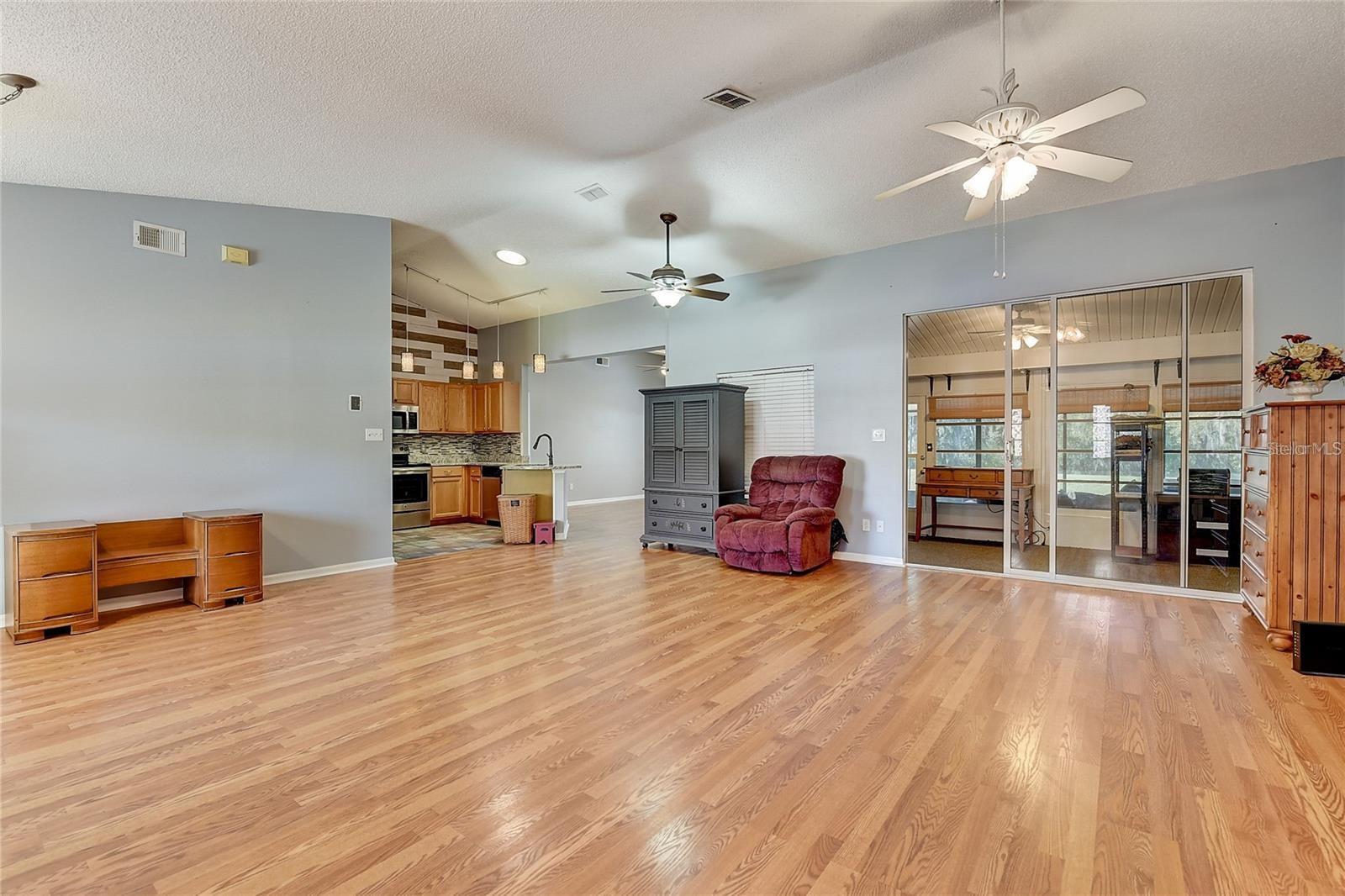 Image 6 of 38 For 25273 Lost Oak Circle