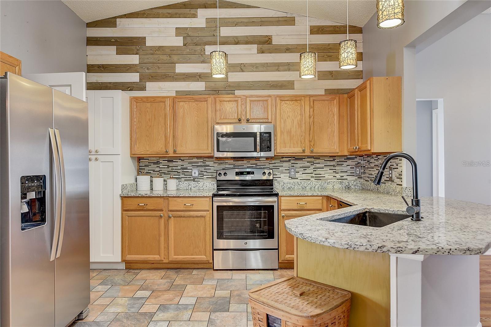 Image 7 of 38 For 25273 Lost Oak Circle