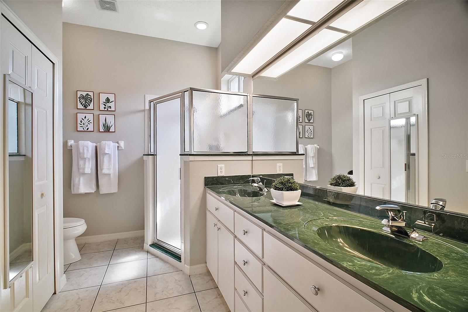 Image 21 of 40 For 5557 Freeport Drive