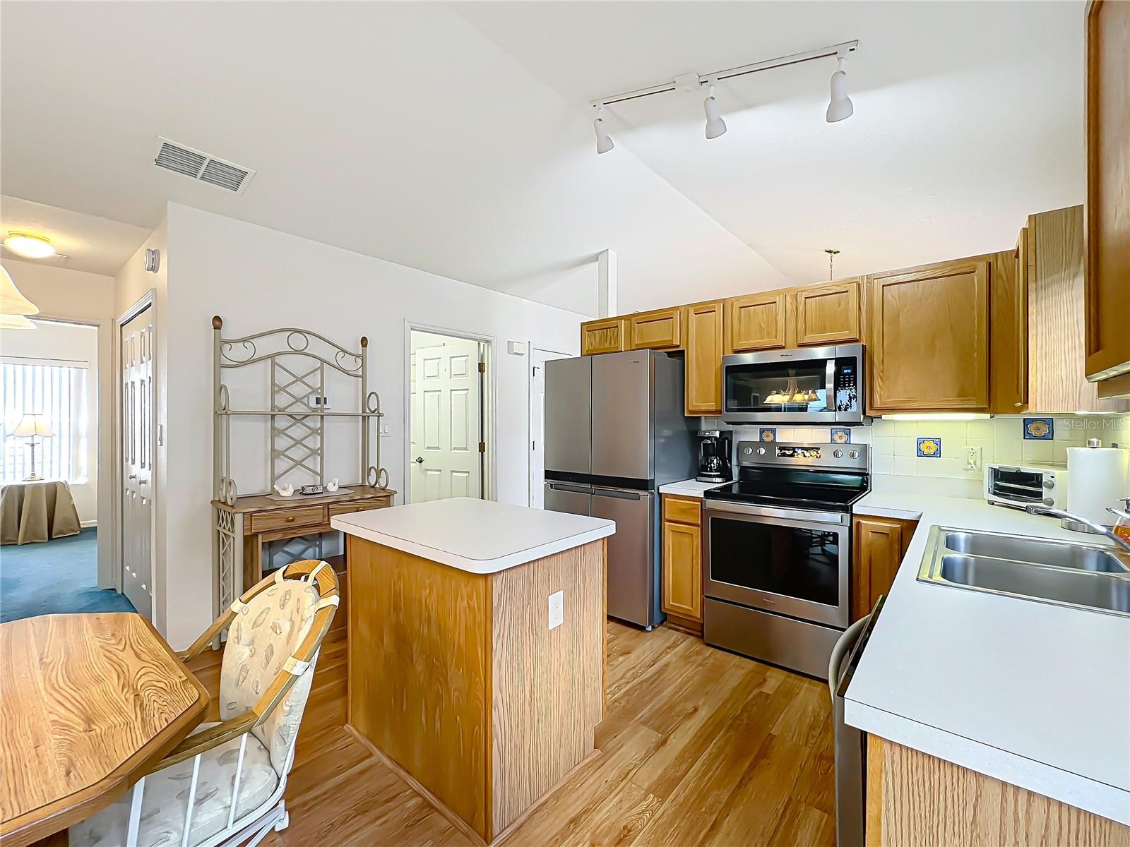 Image 19 of 42 For 25044 Cranes Roost Circle