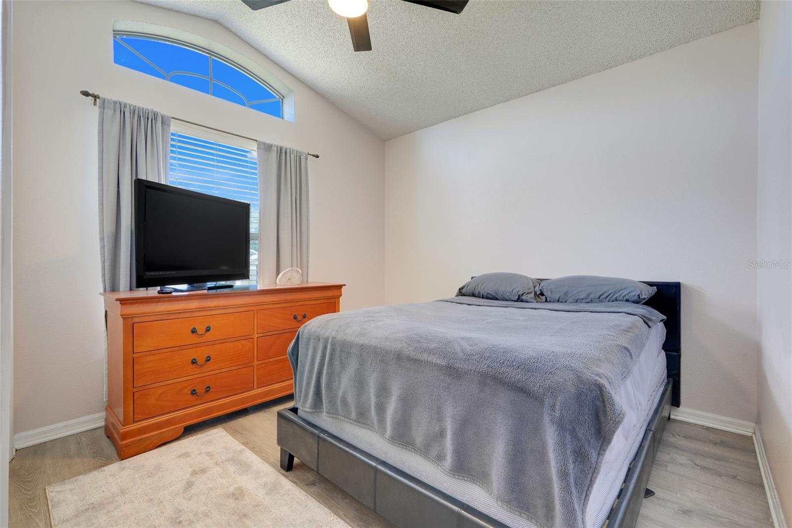 Image 31 of 44 For 1159 Greenley Avenue