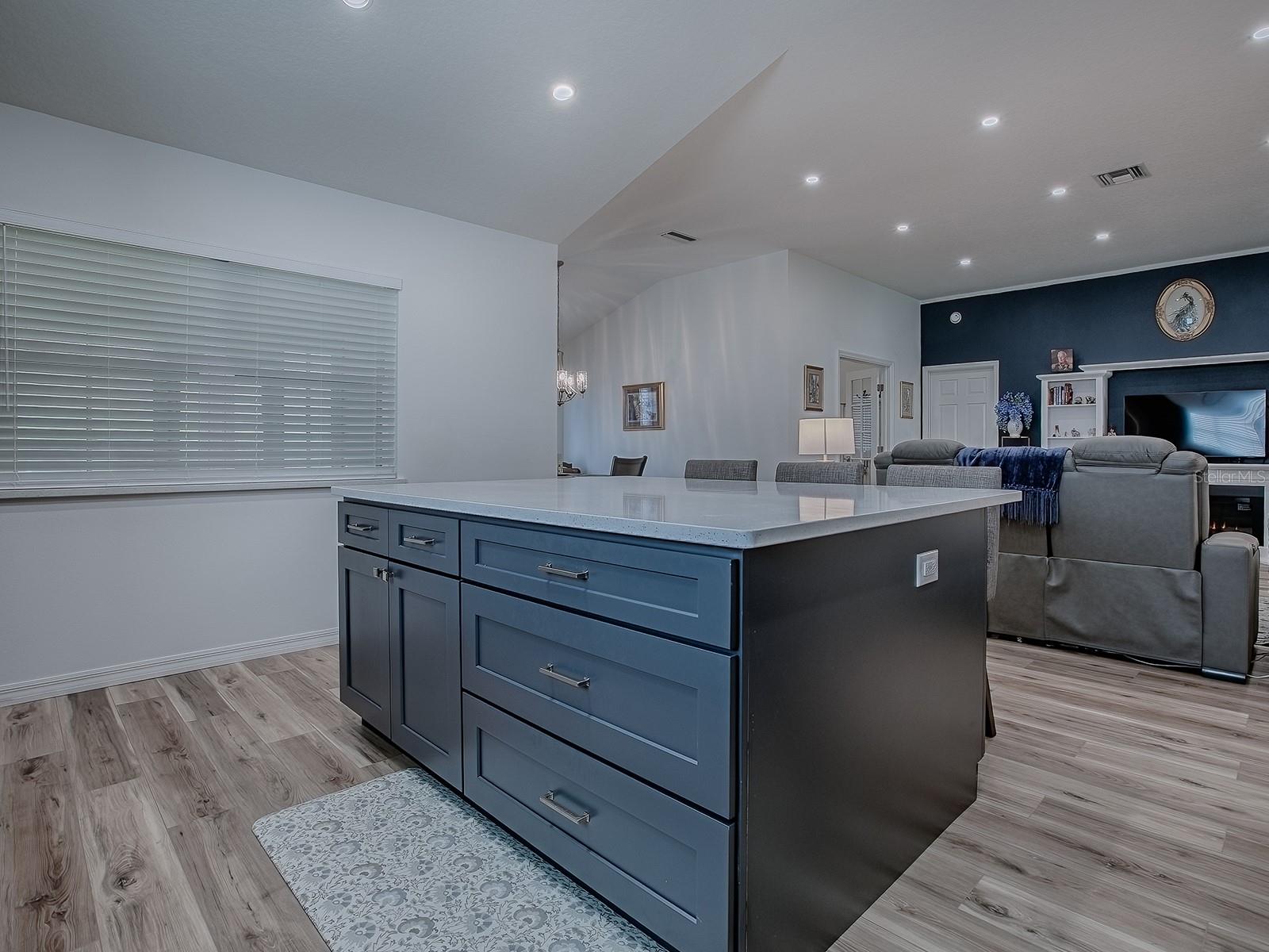 Image 17 of 50 For 1010 Ventura Drive
