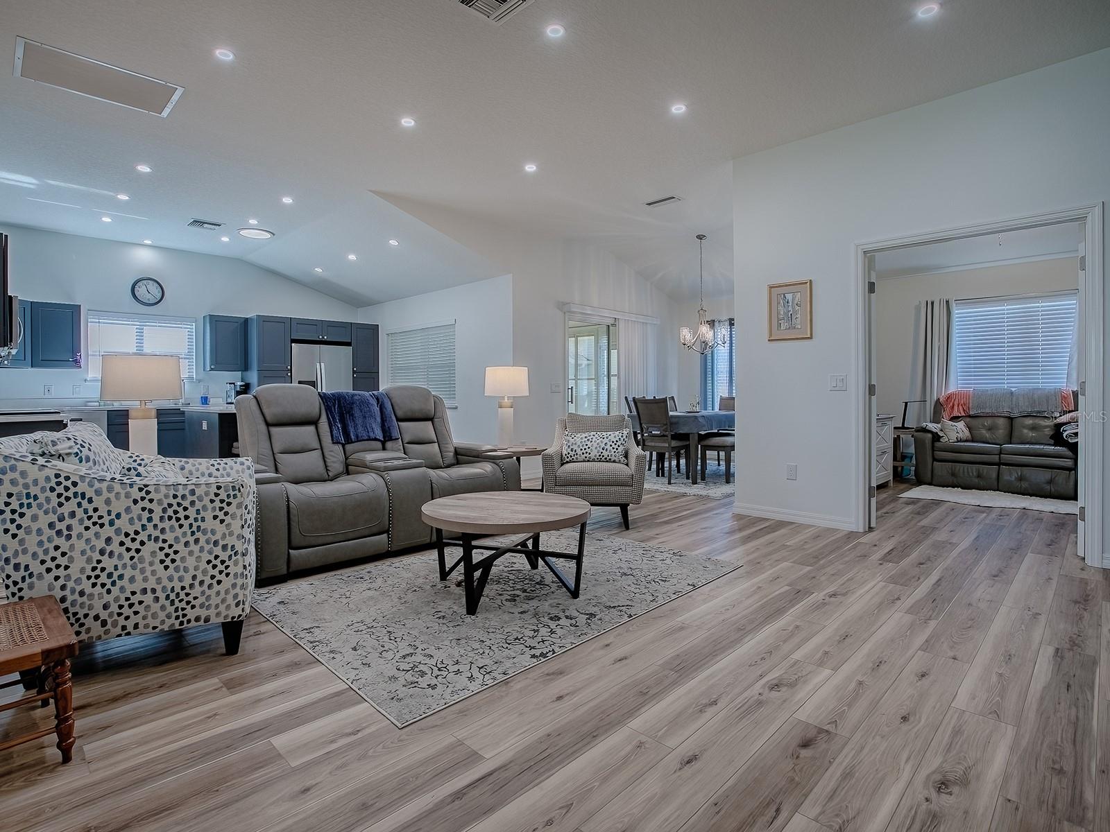 Image 9 of 50 For 1010 Ventura Drive