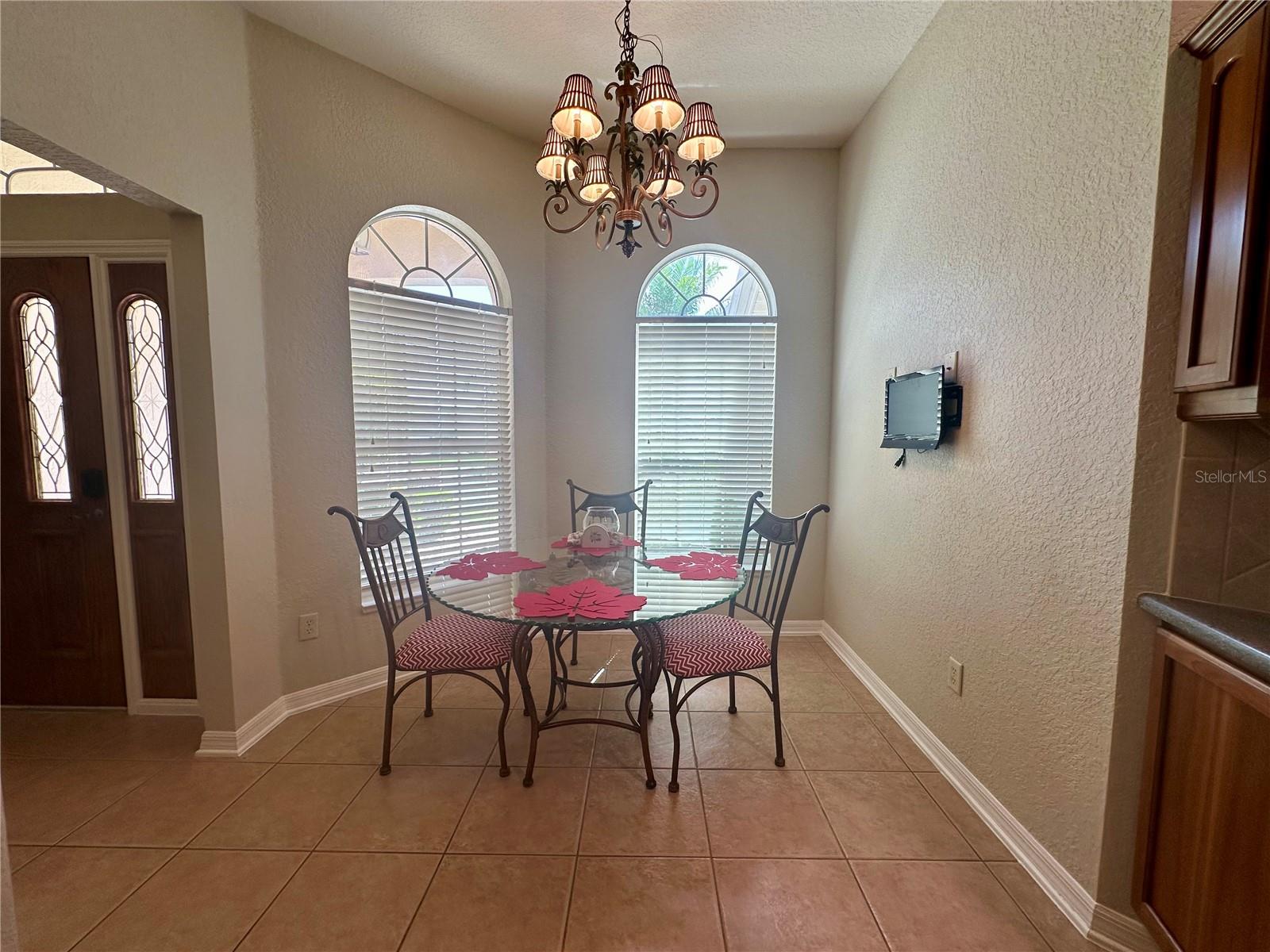 Image 4 of 28 For 2071 Westchester Way