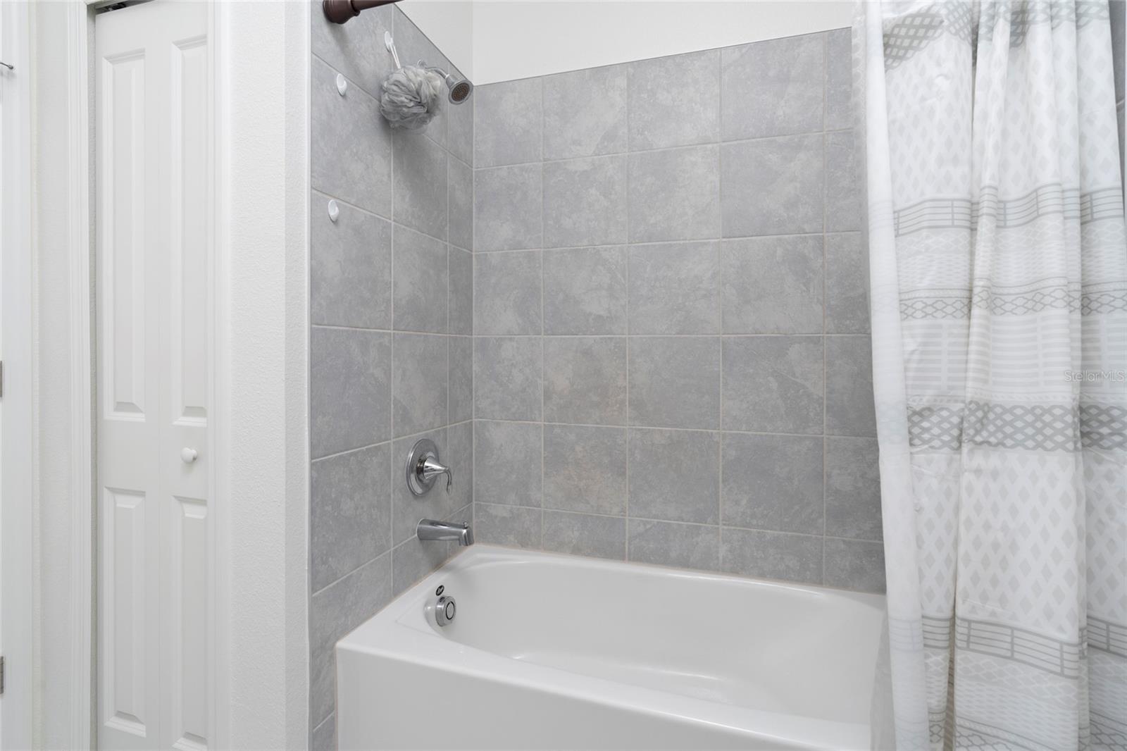 Image 18 of 26 For 853 Laurel View Way