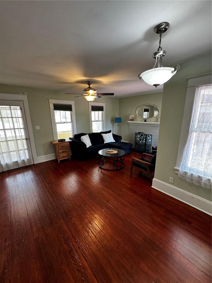 Image 11 of 18 For 320 Rhodes Street